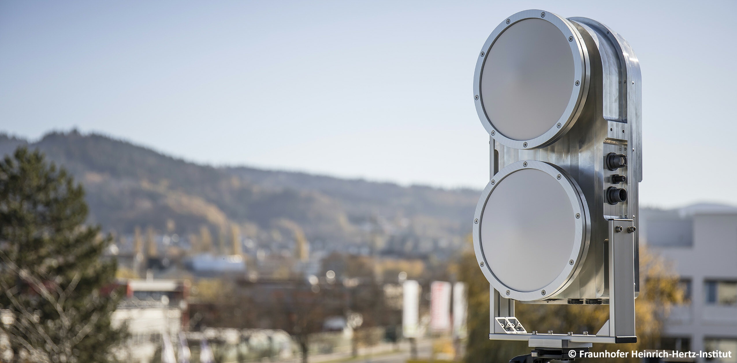 Terahertz wireless communications